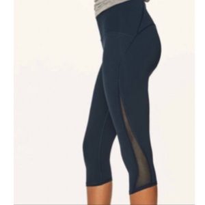 Lululemon size 4 dark blue crop leggings side mesh